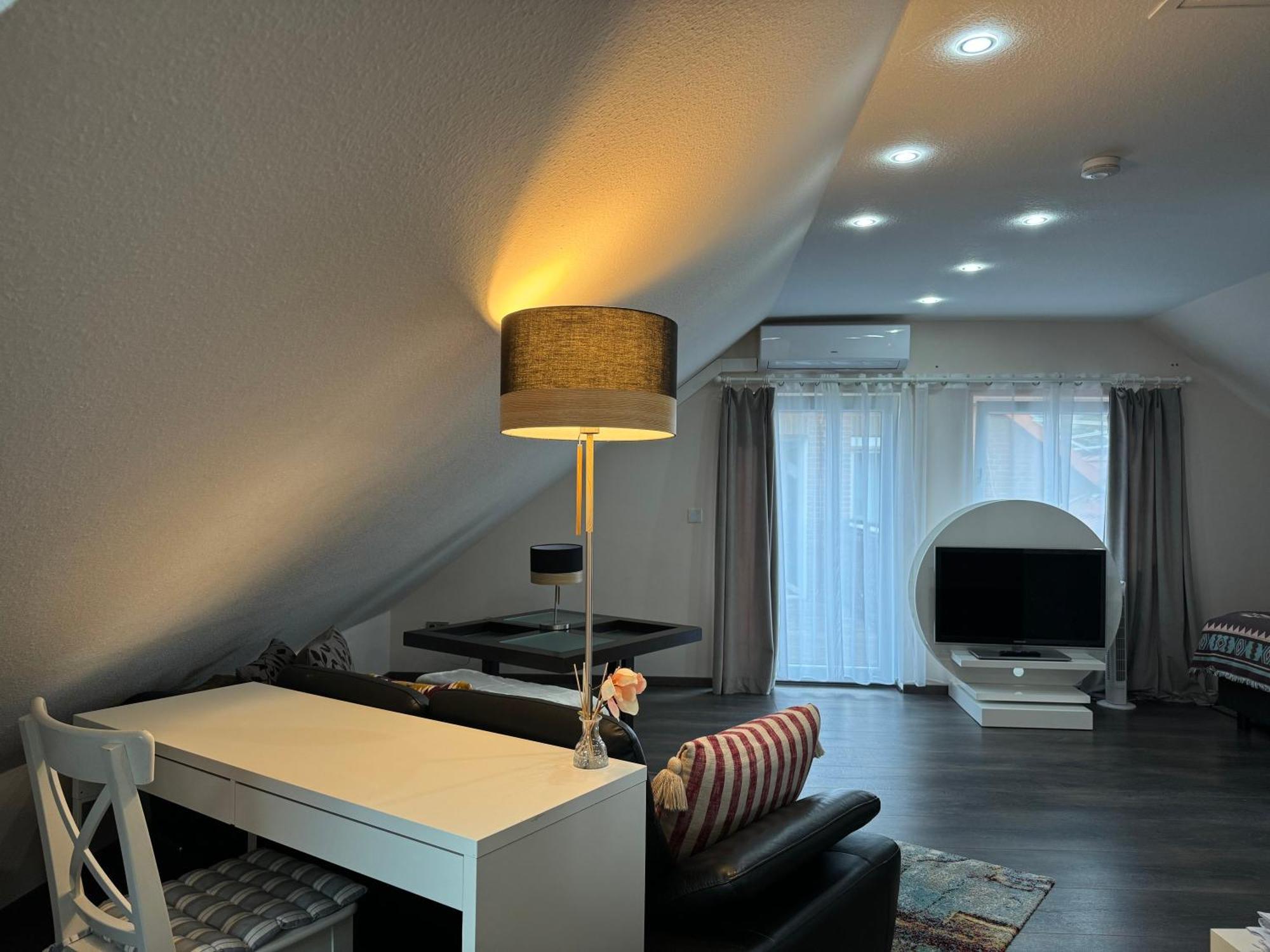 Modern House Gehrden Auf 2 Etagen, Nice Garten, Barbecue, Contactless Check-In, Free Parking Exterior foto